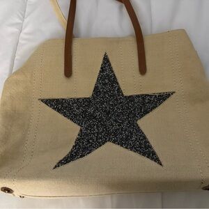 Straw beach tote bag with glittery star